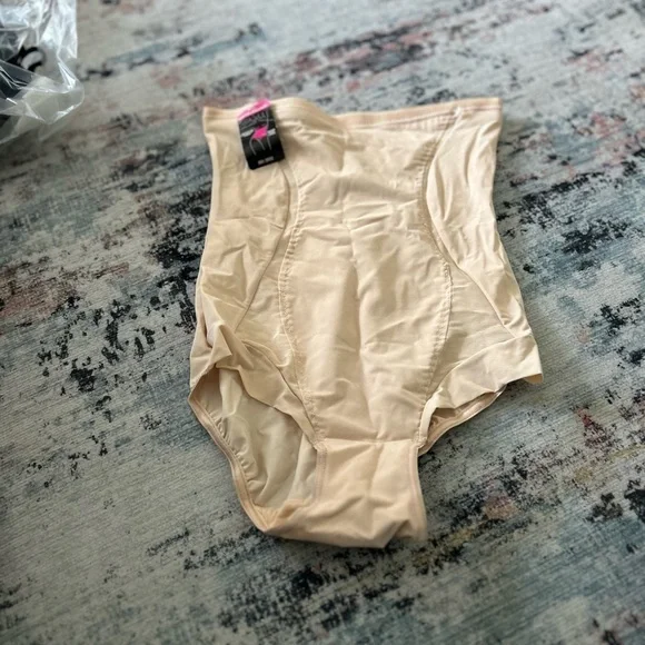 Maidenform tummy control high waist brief S - Picture 1 of 3